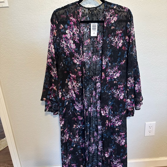 Torrid Kimono, 3X, size 22-24. NWT, smoke free home. Brand New. - Picture 2 of 5